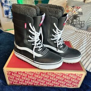 Men’s Vans Black snow boots size 8 unisex